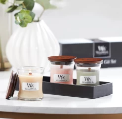 Woodwick Deluxe Gift Set Mini Jar Spring/Summer - Geurkaars -Huisdecoratie Winkel woodwick deluxe set s jar lente summer geurskaars 3